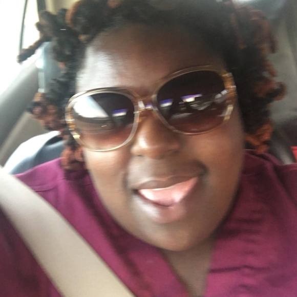 Meet your Posher, Lucretia - Picture 1 of 1